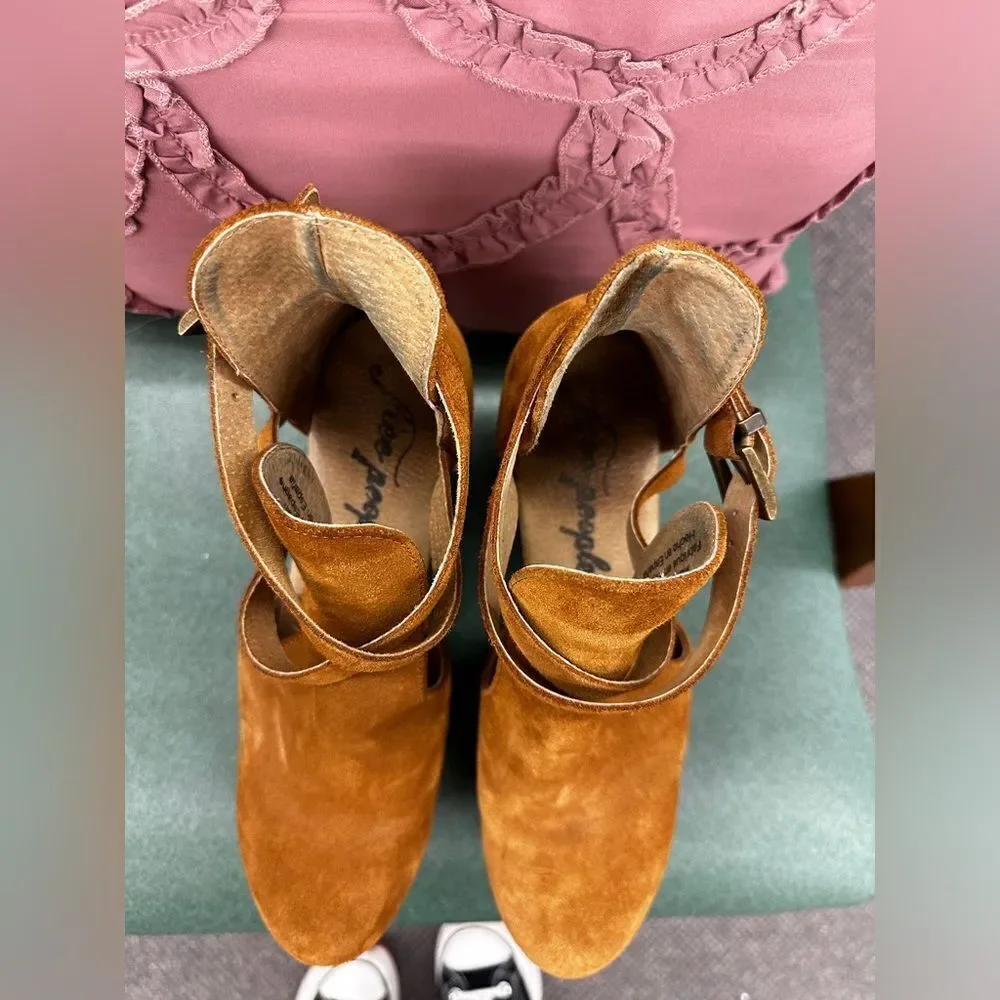 Free People Ladies 41 Brown Suede Wedge Booties - Picture 3 of 5
